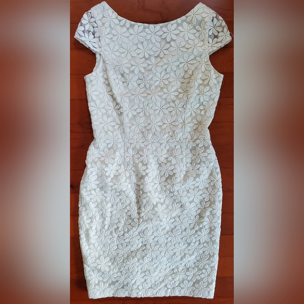 Muse Elegant White Floral Lace Dress Size 8